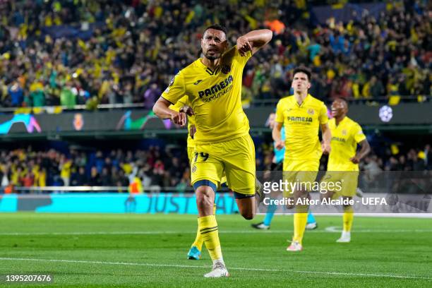 Francis Coquelin of Villarreal CF celebrates after scoring their team's second goal during the UEFA Champions League Semi Final Leg Two match between...