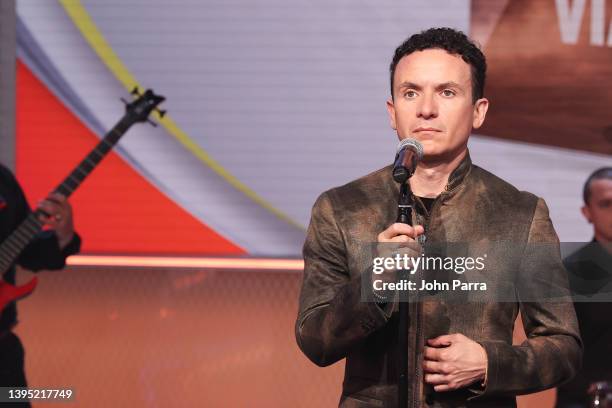 Fonseca performs during his visit at "Despierta America" to promote his new album "Viajante" at Univision Studios on May 03, 2022 in Doral, Florida.