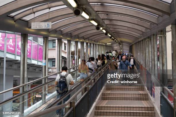 central - mid-levels escalator and walkway system in hong kong - central stock pictures, royalty-free photos & images