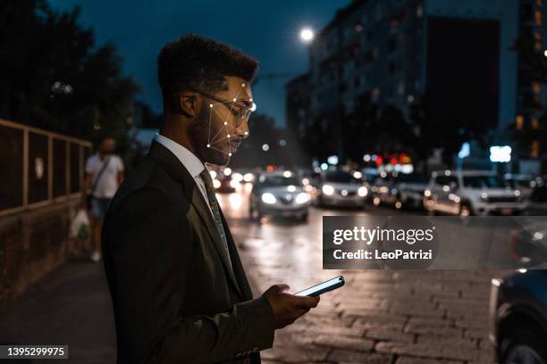 tecnologia biométrica de reconhecimento facial - identidade - fotografias e filmes do acervo