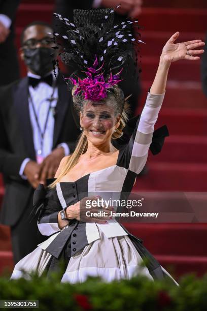 Sarah Jessica Parker arrives to the 2022 Met Gala Celebrating "In America: An Anthology of Fashion" at Metropolitan Museum of Art on May 02, 2022 in...