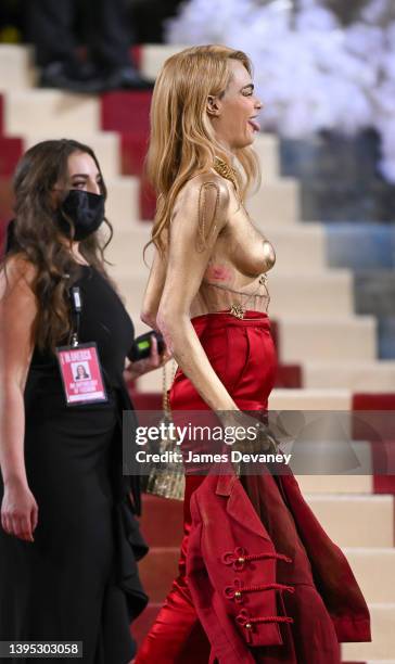 Cara Delevingne arrives to the 2022 Met Gala Celebrating "In America: An Anthology of Fashion" at Metropolitan Museum of Art on May 02, 2022 in New...