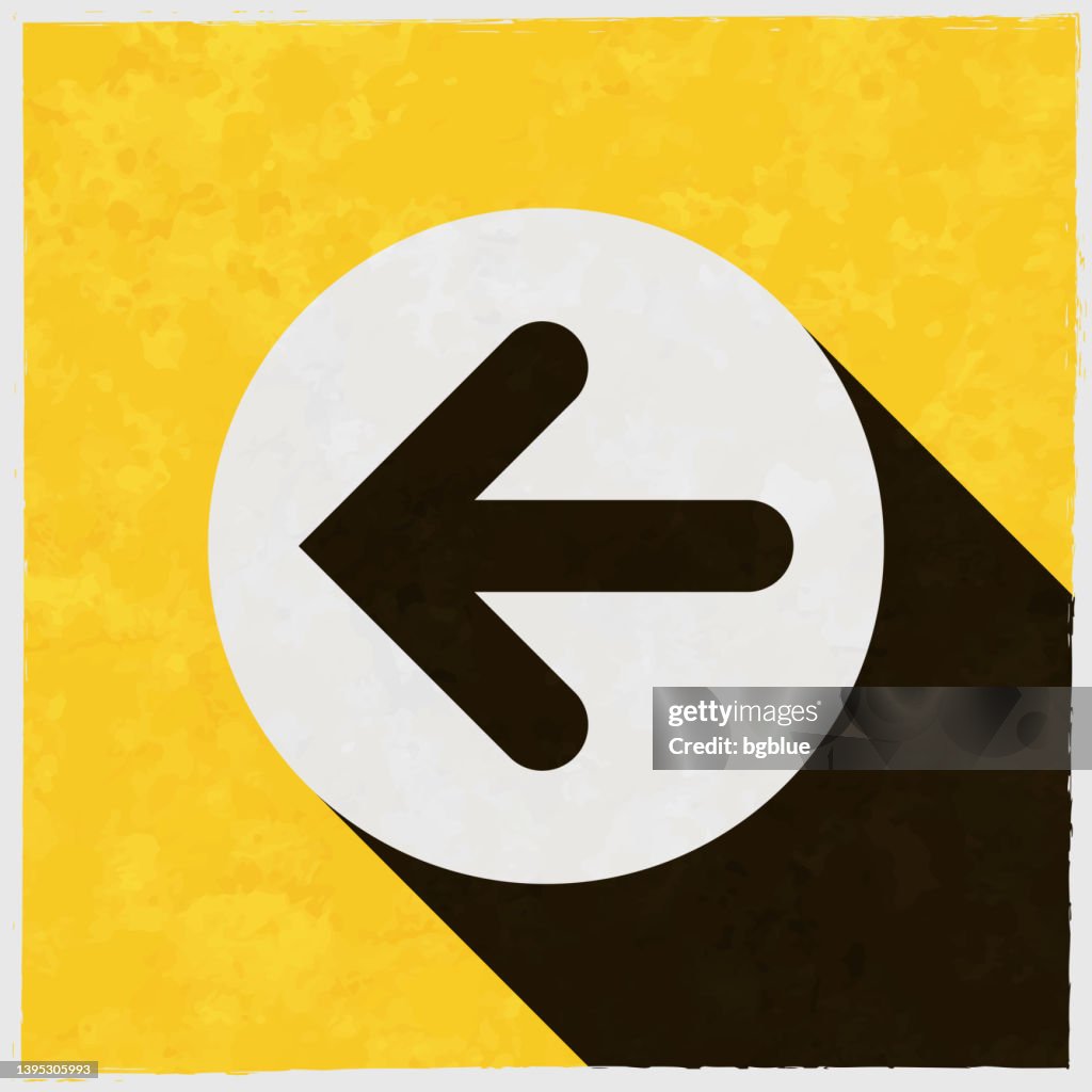 Botón de flecha izquierda. Icono con sombra larga sobre fondo amarillo texturizado