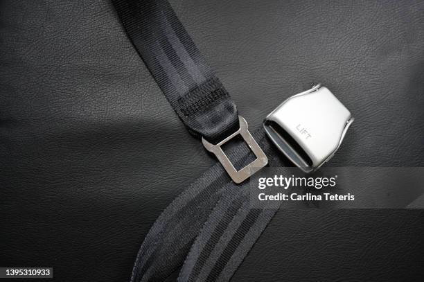 airplane seatbelt - seat belt stock-fotos und bilder