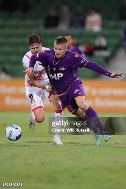 Tyler Vecchio of the Glory controls the ball during the A-League Mens match between Perth Glory and Melbourne City at HBF Park, on May 04 in Perth,...