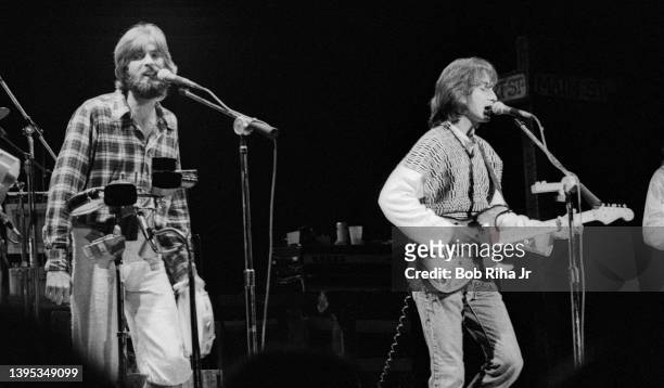 Kenny Loggins and Jim Messina perform in concert at the Universal Amphitheater, September 13, 1976 in Los Angeles, California.