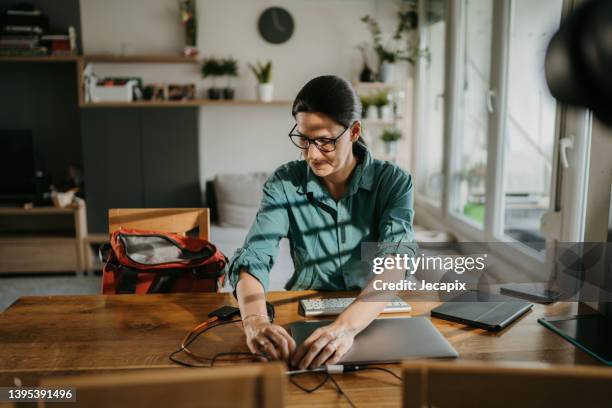 finishing work - electrical plug stock pictures, royalty-free photos & images