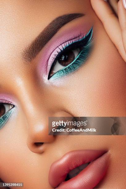 beautiful woman with bright make-up - geschminkt gezicht stockfoto's en -beelden