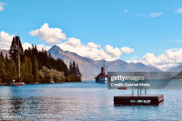 sunny warm days by the lake wakatipu - lake wakatipu stock pictures, royalty-free photos & images