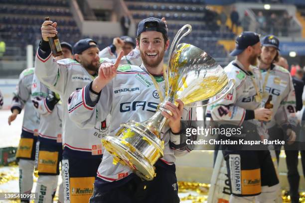 Blaine Byron of Eisbaeren Berlin celebrates with traophy after winning the DEL Playoff Final Game 4 between EHC Red Bull Muenchen and Eisbaeren...