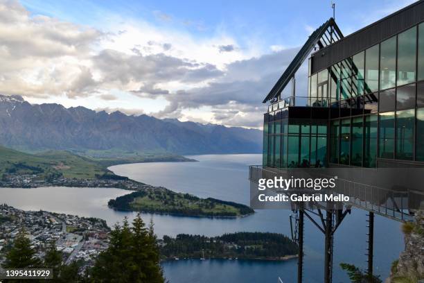 views over queenstown from queenstown skyline - lake wakatipu stock pictures, royalty-free photos & images