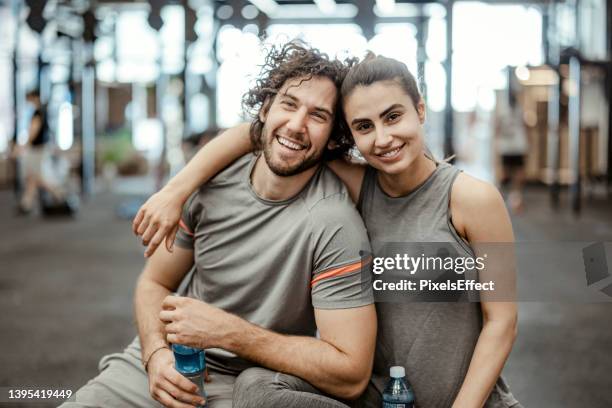 wir suchen fit - woman smiling white background stock-fotos und bilder