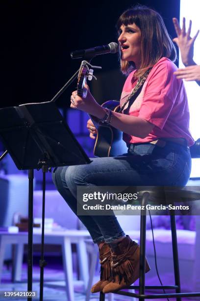 Rozalen performs "La hora de Cuidarse" Tour on May 04, 2022 in Malaga, Spain. Malasmadres On Tour is a project that started in 2019 and includes...