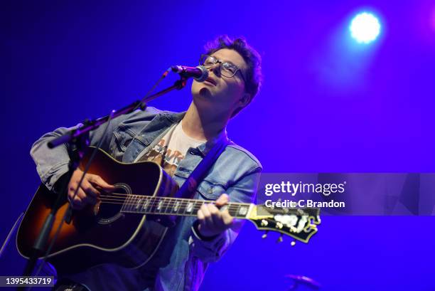 Kevin Garrett performs on stage at the O2 Forum Kentish Town on May 04, 2022 in London, England.