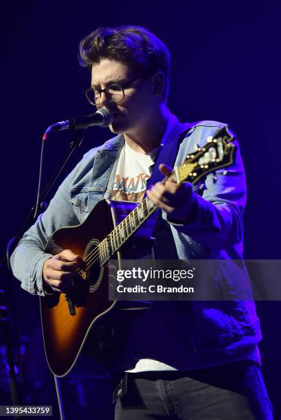 Kevin Garrett performs on stage at the O2 Forum Kentish Town on May 04, 2022 in London, England.