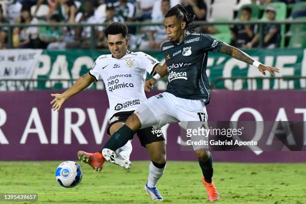 Du Queiroz of Corinthians fights for the ball with Aldair Gutierrez of Deportivo Cali during a match between Deportivo Cali and Corinthians as part...
