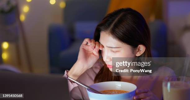 woman watch video on tablet - dry eye stock pictures, royalty-free photos & images