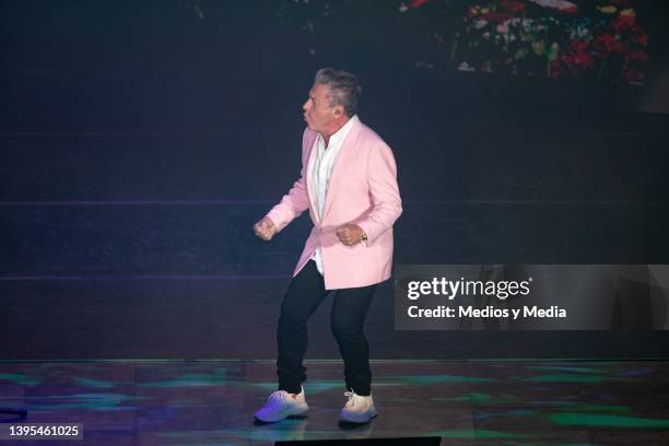 Venezuelan singer Ricardo Montaner performs duringa a concert at Auditorio Nacional on May 4, 2022 in Mexico City, Mexico.