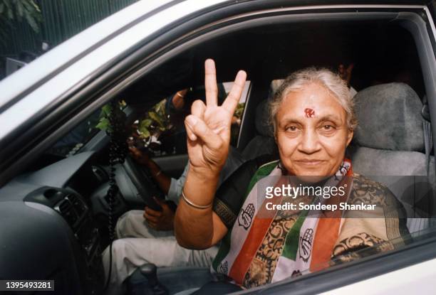 Delhi Chief Minister Sheila Dikshit shows a victory sign comming out of the Counting Centre in New Delhi on December 04, 2003.