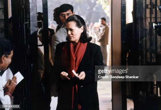 Congress Presiden Sonia Gandhi enters a polling booth to cast her vote for Delhi Assembly elections in New Delhi on December 01, 2003.