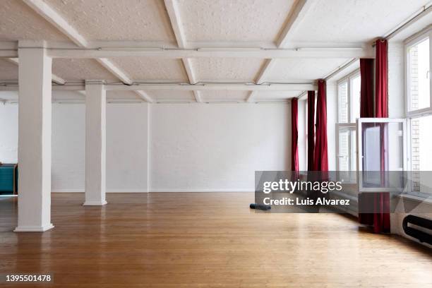 interior of a yoga class with hardwood floor - empty studio stock-fotos und bilder