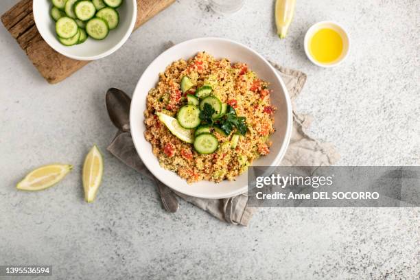 homemade tabouleh with cucumber tomatoes parsley olive oil and lemon - kuskus stock-fotos und bilder