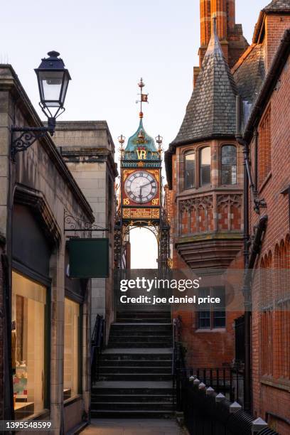 city walls, sunrise, eastgate clock, chester, cheshire, england - chester england fotografías e imágenes de stock