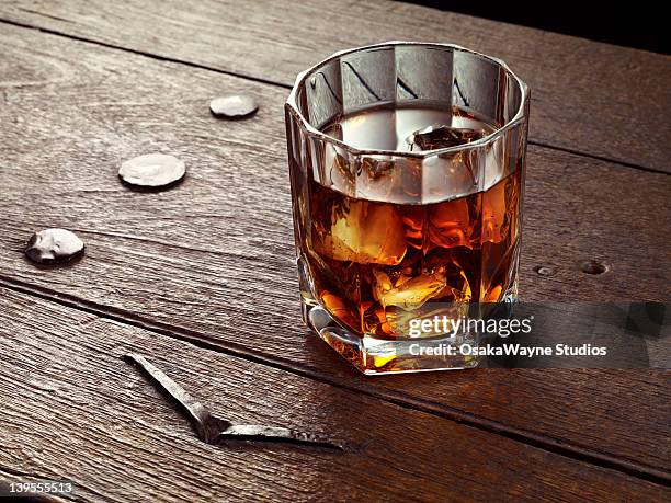 glass of whiskey - whiskey stock-fotos und bilder