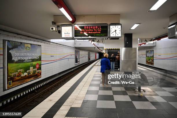 u-bahn-station feldstraße der hamburger u-bahn im stadtteil st. pauli. - metro hamburg stock-fotos und bilder