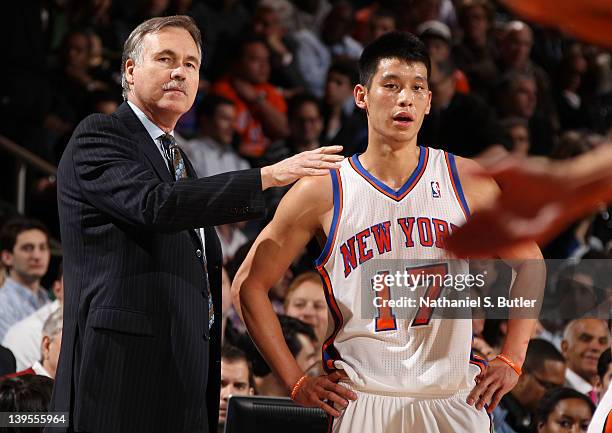 Mike D'Antoni of the New York Knicks talks to Jeremy Lin during the game against the Atlanta Hawks on February 22, 2012 at Madison Square Garden in...