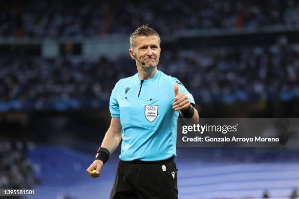 Referee Daniele Orsato gives the thumbs up during the UEFA Champions League Semi Final Leg Two match between Real Madrid and Manchester City at...
