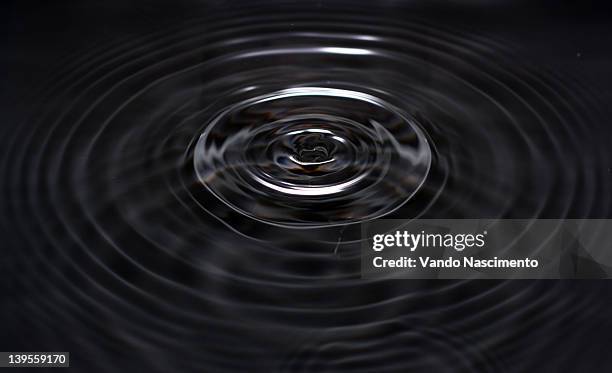 water ripple - water ripple stockfoto's en -beelden