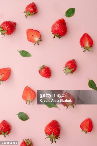 summer fruit flat lay. strawberries over pink background - strawberry stock pictures, royalty-free photos & images