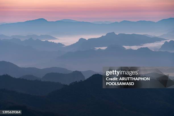 beautiful mountain with mist and sunrise layer of mountain for nature background design - mae hong son provinz stock-fotos und bilder