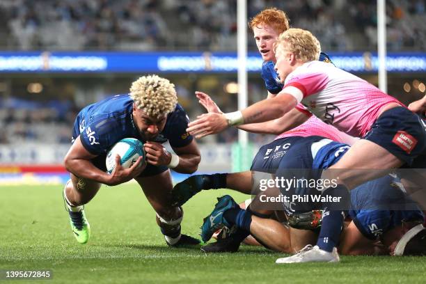 Hoskins Sotutu of the Blues scores a try during the round 12 Super Rugby Pacific match between the Blues and the Melbourne Rebels at Eden Park on May...