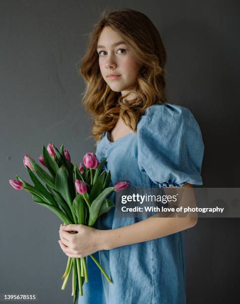 cute teeanger european girl 15 years old with tulips - 12 13 14 15 years girl stock pictures, royalty-free photos & images