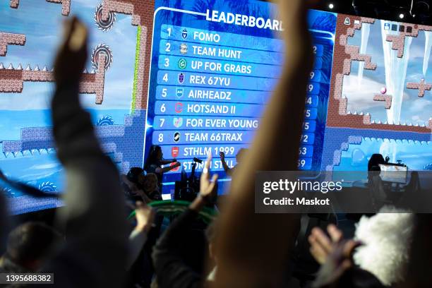 female gamers celebrating win during esports tournament at arena - tableau des scores photos et images de collection
