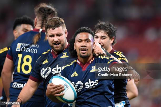 Folau Fakatava of the Highlanders celebrates scoring a try during the round 12 Super Rugby Pacific match between the Queensland Reds and the...