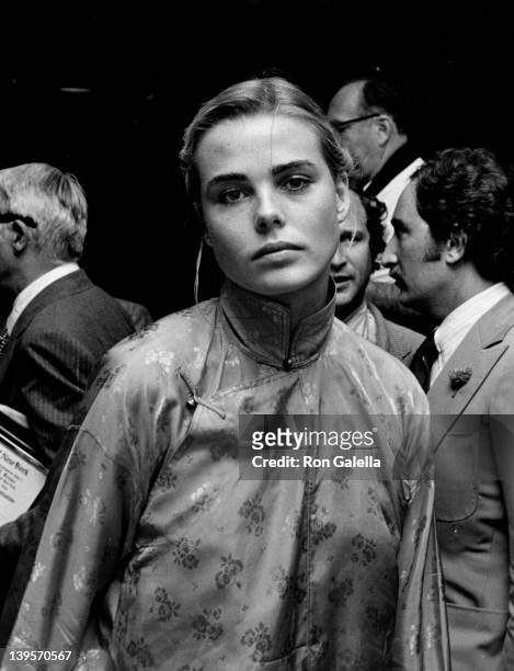 Actress Margaux Hemingway attends Straw Hat Awards on May 29, 1975 at Jimmy's Restaurant in Beverly Hills, California.