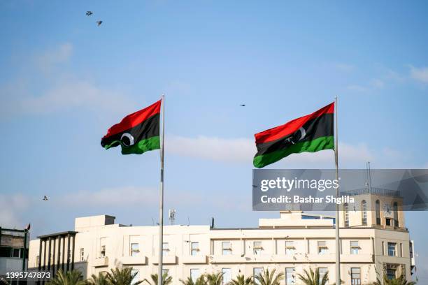 libyan flag - libië stockfoto's en -beelden