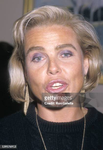 Actress Margaux Hemingway attends Joan Collins' "Prime Time" Book Party on October 3, 1988 at Mortimer's Restaurant in New York City.