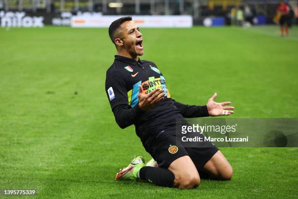 Alexis Sanchez of FC Internazionale celebrates after scoring their team's fourth goal during the Serie A match between FC Internazionale and Empoli...