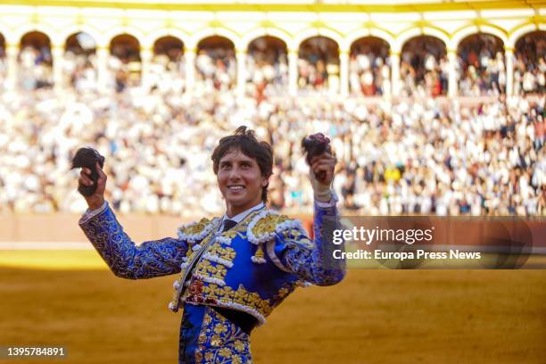 The bullfighter Roca Rey, with the two ears cut to his first bull, in the 12th bullfight of subscription in the Real Maestranza with bulls of Nuñez...