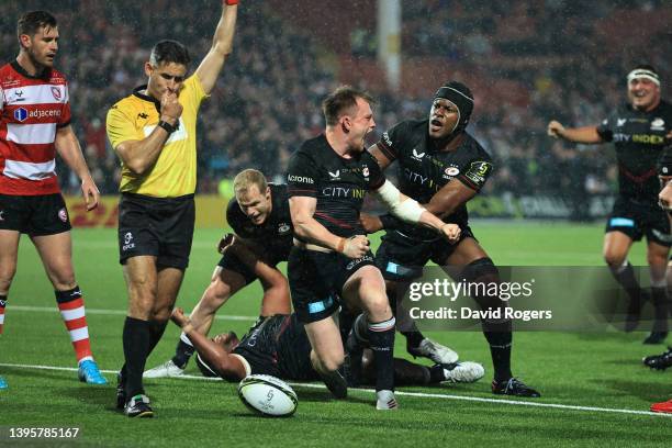 Nick Tompkins of Saracens celebrates after scoring his team's third try during the EPCR Challenge Cup Quarter Final match between Gloucester Rugby...