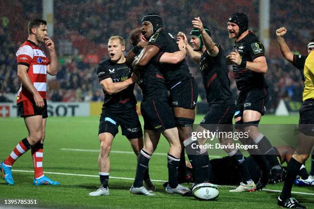 Nick Tompkins of Saracens celebrates after scoring his try during the EPCR Challenge Cup Quarter Final match between Gloucester Rugby and Saracens at...