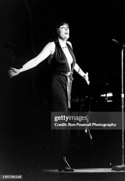 Liza Minnelli performing at the Boston Music Hall, Boston, MA on October 7, 1973