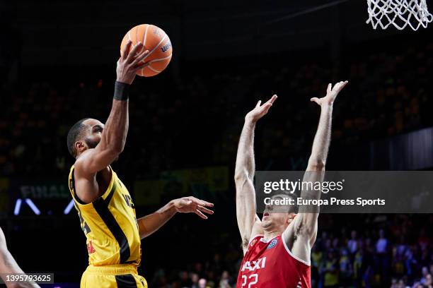 Juampi Vaulet of BAXI Manresa competes for the ball with Tekele Cotton of MHP Riesen Ludwigsburg during the match of Basketball Champions League...