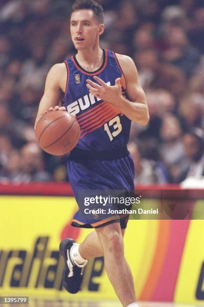 Guard Steve Nash of the Phoenix Suns dribbles the ball down the court during a game against the Chicago Bulls at the United Center in Chicago,...