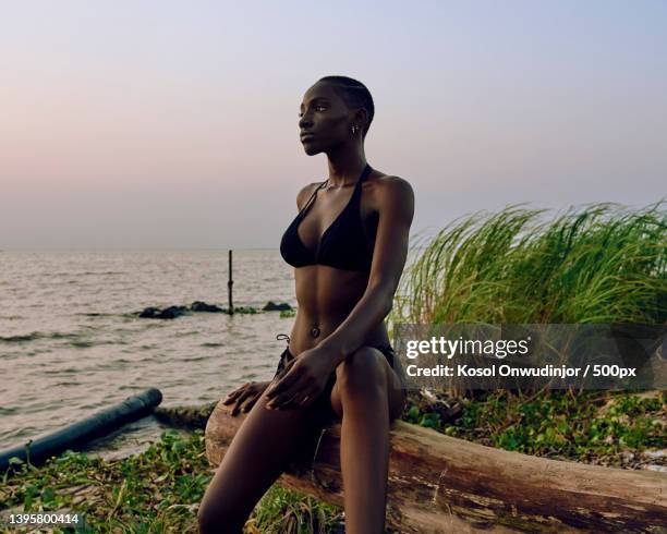 portrait of beautiful young woman enjoys nature during day,lagos,nigeria - lagos nigeria stock pictures, royalty-free photos & images