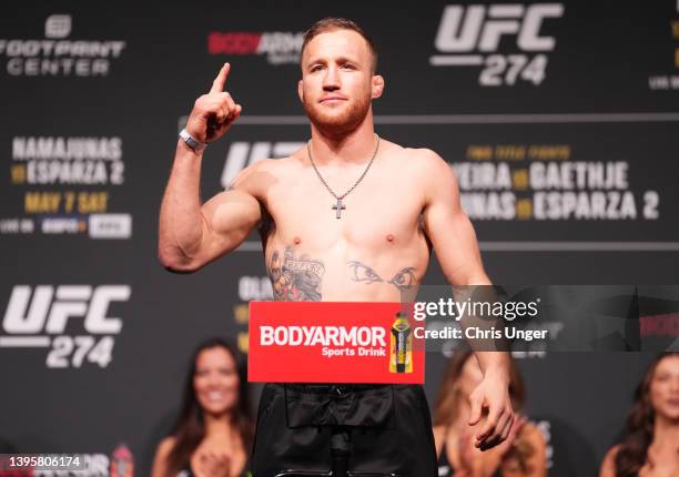 Justin Gaethje poses on the scale during the UFC 274 ceremonial weigh-in at the Arizona Federal Theatre on May 06, 2022 in Phoenix, Arizona.